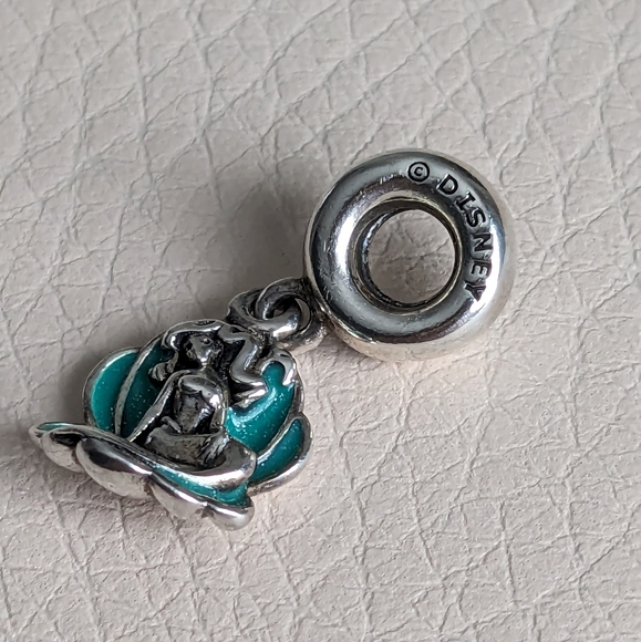 Pandora x Disney Ariel Seashell Charm - Picture 7 of 12